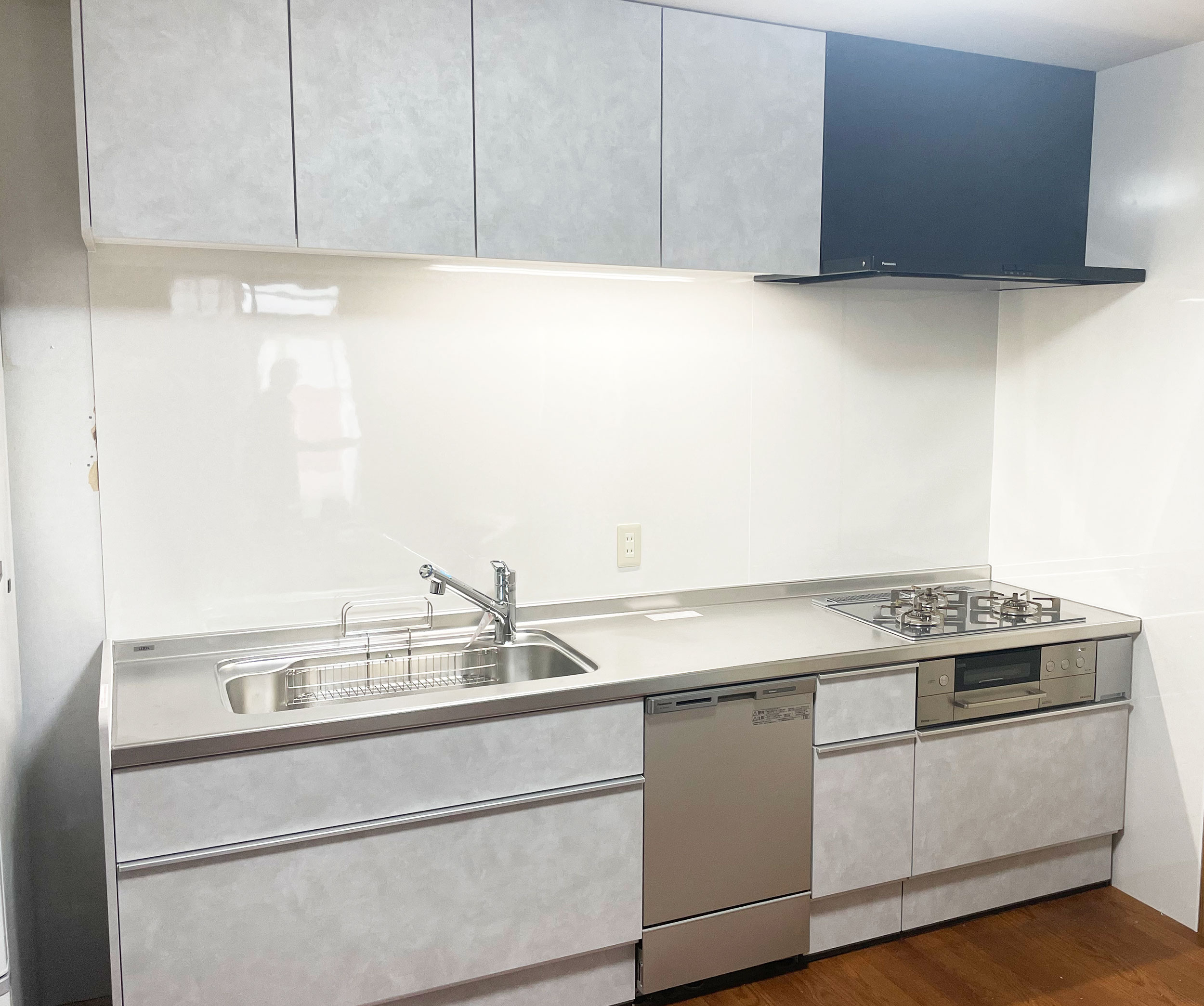 【家電を使えるようコンセントをプラス！食洗機・レンジフード・コンロは再利用！】名張市T様邸　キッチンリフォーム